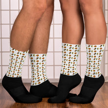 Load image into Gallery viewer, &quot;Sushi and Fish-balls&quot; Samoyed Unisex Black Foot Socks
